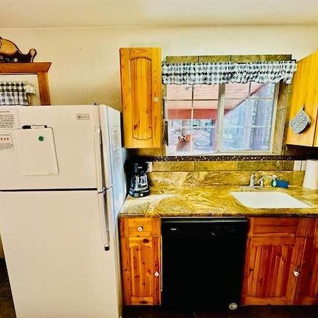 Апартаменты Cozy Bear South-Inside Yosemite-Sleeps 5 Йосемити-Уэст Экстерьер фото